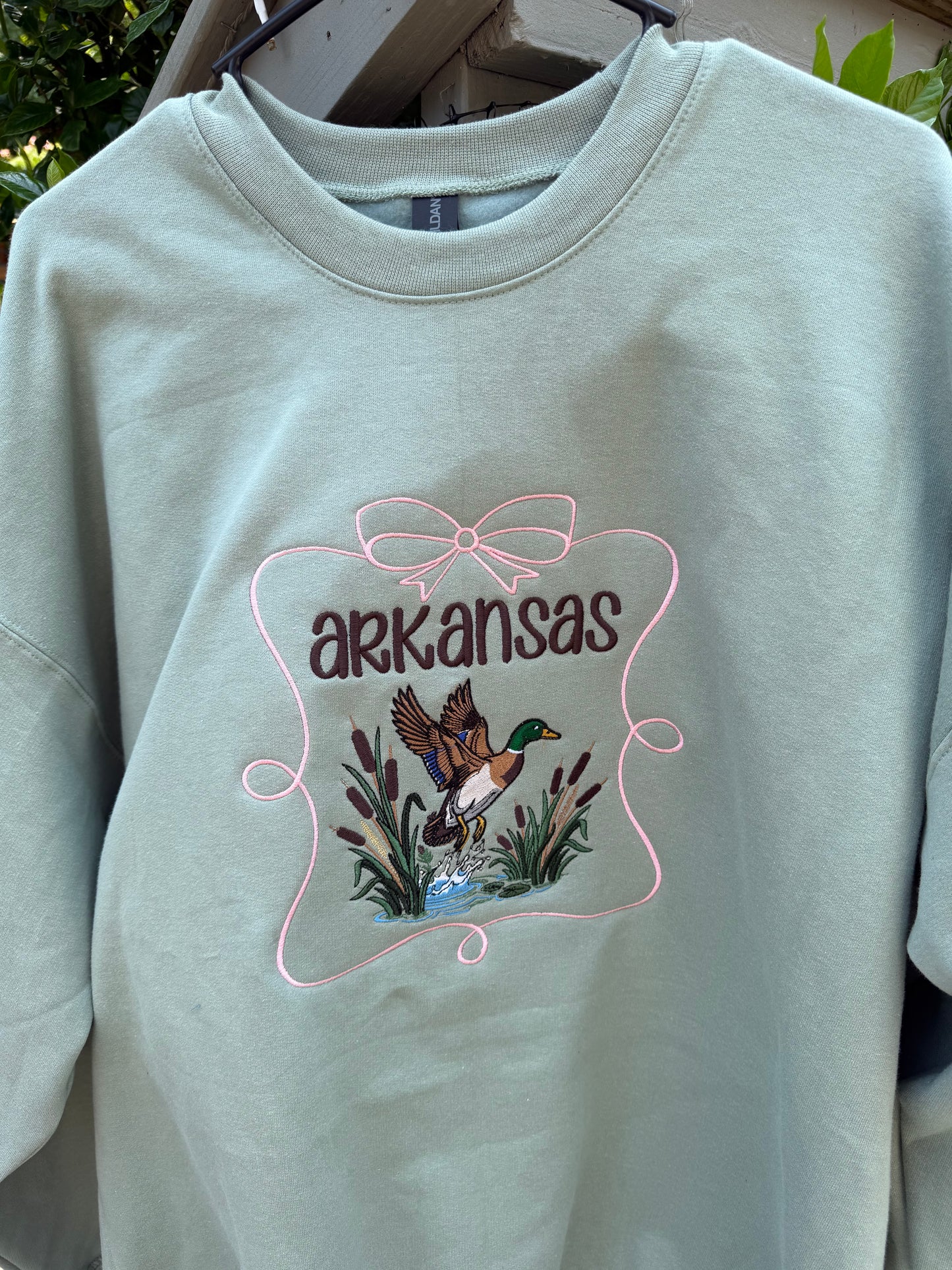 Arkansas Embroidered Bow Duck Sage Crew